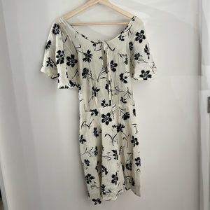 Billabong summer mini dress in size medium. Off-white with black flowers.
